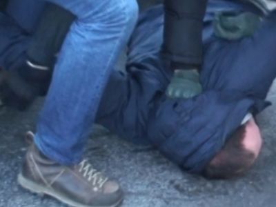 Избиение бомжа. Фрагмент фото: riafan.ru